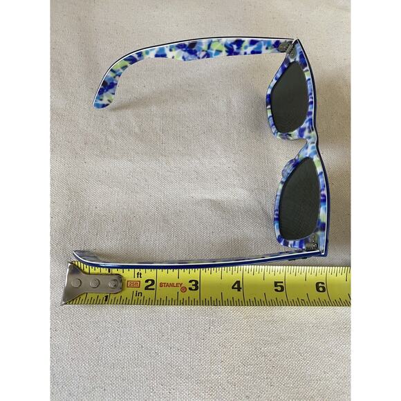 Ray-Ban Wayfarer sunglasses. Exterior frame color in blue interior floral Print - Picture 10 of 11